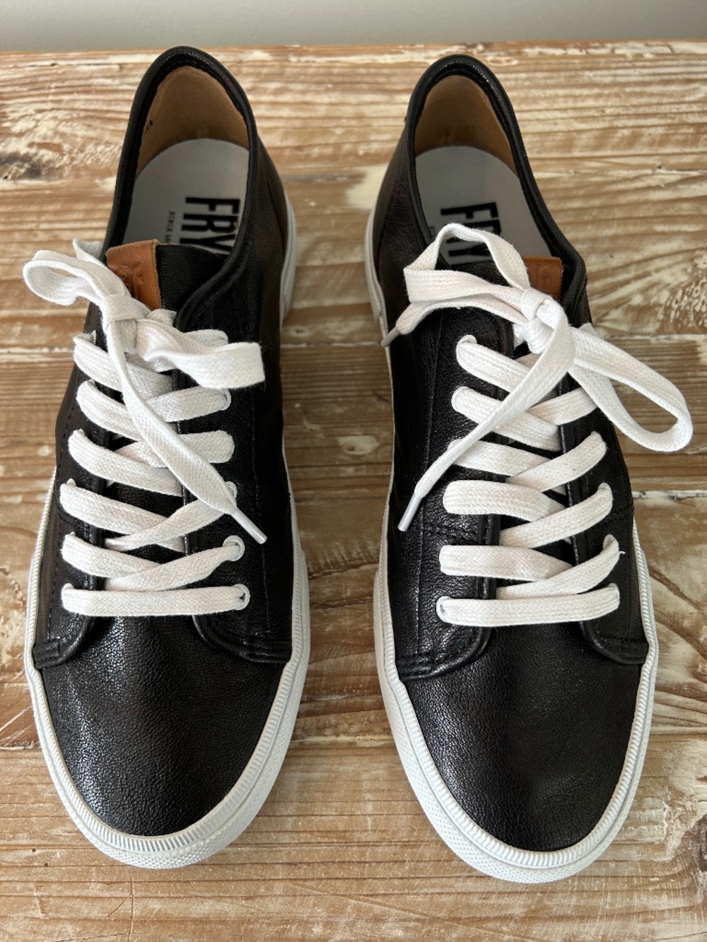 NWOB Frye Gia Low Lace Women's Black Leather Casual Sneaker Round Toe Sz 9